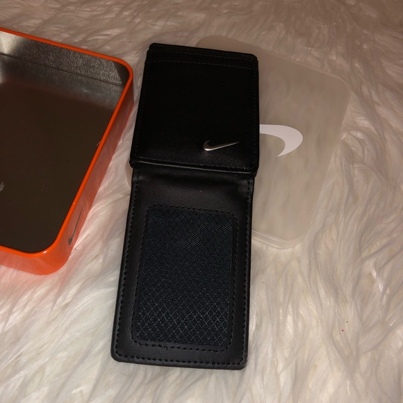 nike front pocket wallet with money clip